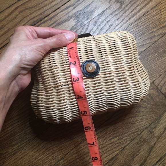 Wicker Clam Shell Purse - Picture 12 of 16